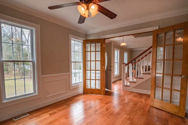 double-hung-windows-in-the-main-house